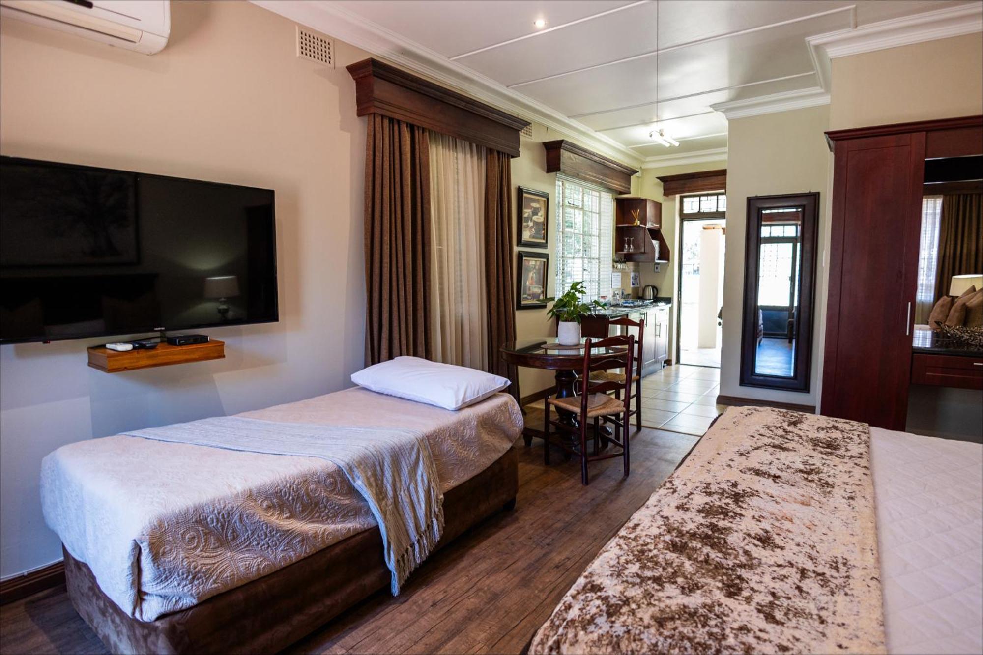 Scott'S Manor Guesthouse Function And Conference Venue Lichtenburg 外观 照片
